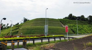Talud de tierra reforzada, Intercambio de Tianliao, Autopista Nacional No. 3, Taiwán