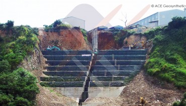 Rehabilitaci&oacute;n del talud ribere&ntilde;o, proximidad a la autopista nacional No. 4, Taichung, Taiw&aacute;n