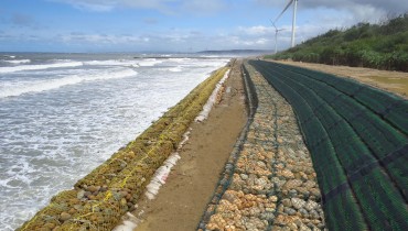 Défendre Les Eoliennes Terrestres Contre L'érosion Des Vagues