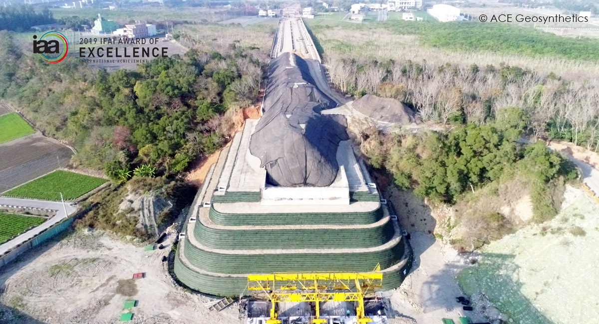 Aplicación de estructura reforzada con geomalla para la construcción de pilares, Taichung, Taiwán